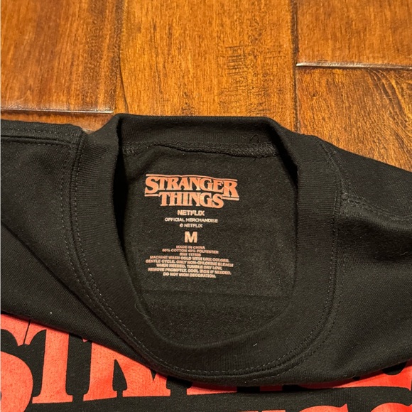 Netflix Stranger Things Logo Graphic Sweatshirt Crewneck Official Merchandise - Picture 7 of 8
